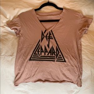 💗 Distressed Def Leopard Tee